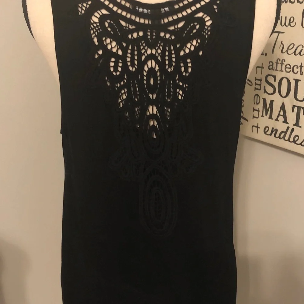 Cable & Gauge Black Lace Back Sleeveless Top - Picture 2 of 5